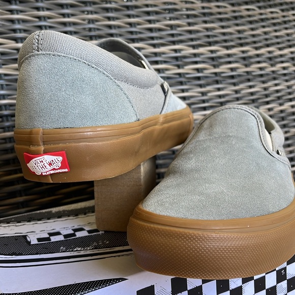 Vans Men’s Skate Slip-On Grey/Gum
VN0A5FCAN3Z
Sneakers - Picture 9 of 16